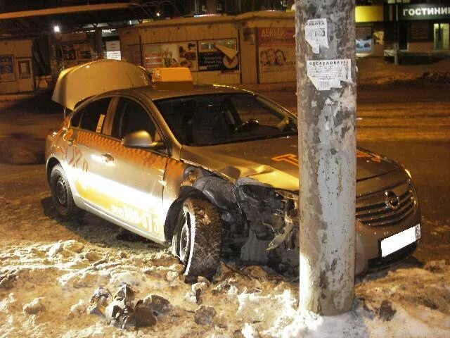 Водитель такси ижевск. Авария на Гагарина Ижевск. Таксопарки Ижевск фото. 900373 Такси Ижевск. Такси Ижевск Июльское.