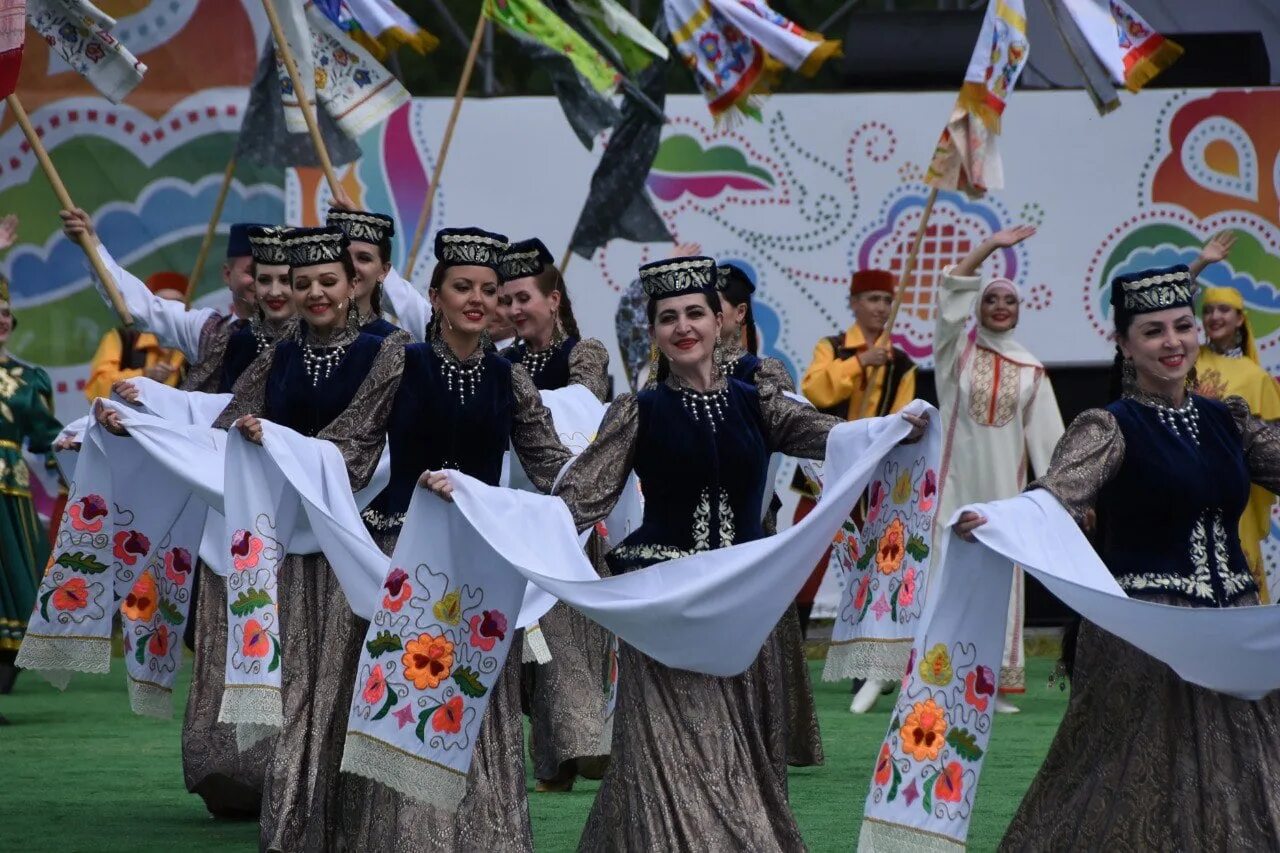 Дружба народов подряд. Сабантуй Ульяновск. День дружбы народов. Народы Ульяновска. Многонациональность фестиваль.