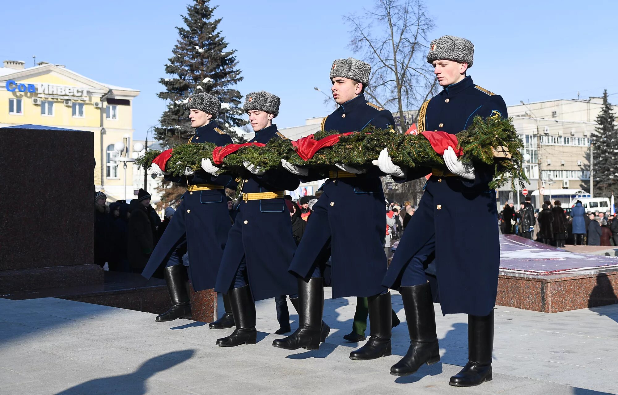 В честь праздника дня защитника. Празднование 23 февраля в России. Празднование дня защитника Отечества в России. С днём защитника Отечества 23 февраля. Традиции праздника 23 февраля.