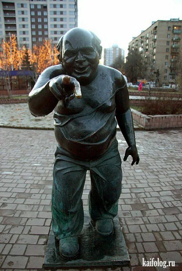 Памятник евгению леонову в москве. Памятник евгению леонову на мосфильмовской. Памятник евгению леонову. Памятник леонову в москве. Памятник леонову в москве.