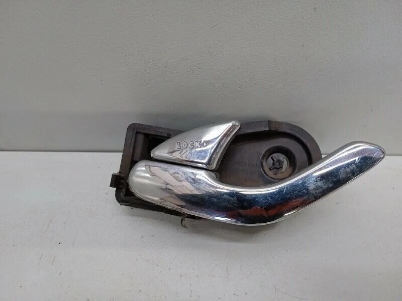 Ручки внутренние мазда. Ручки внутренние мазда. Ручки внутренние мазда. Пистон двери мазда мпв. Дверная ручка мазда трибьют.