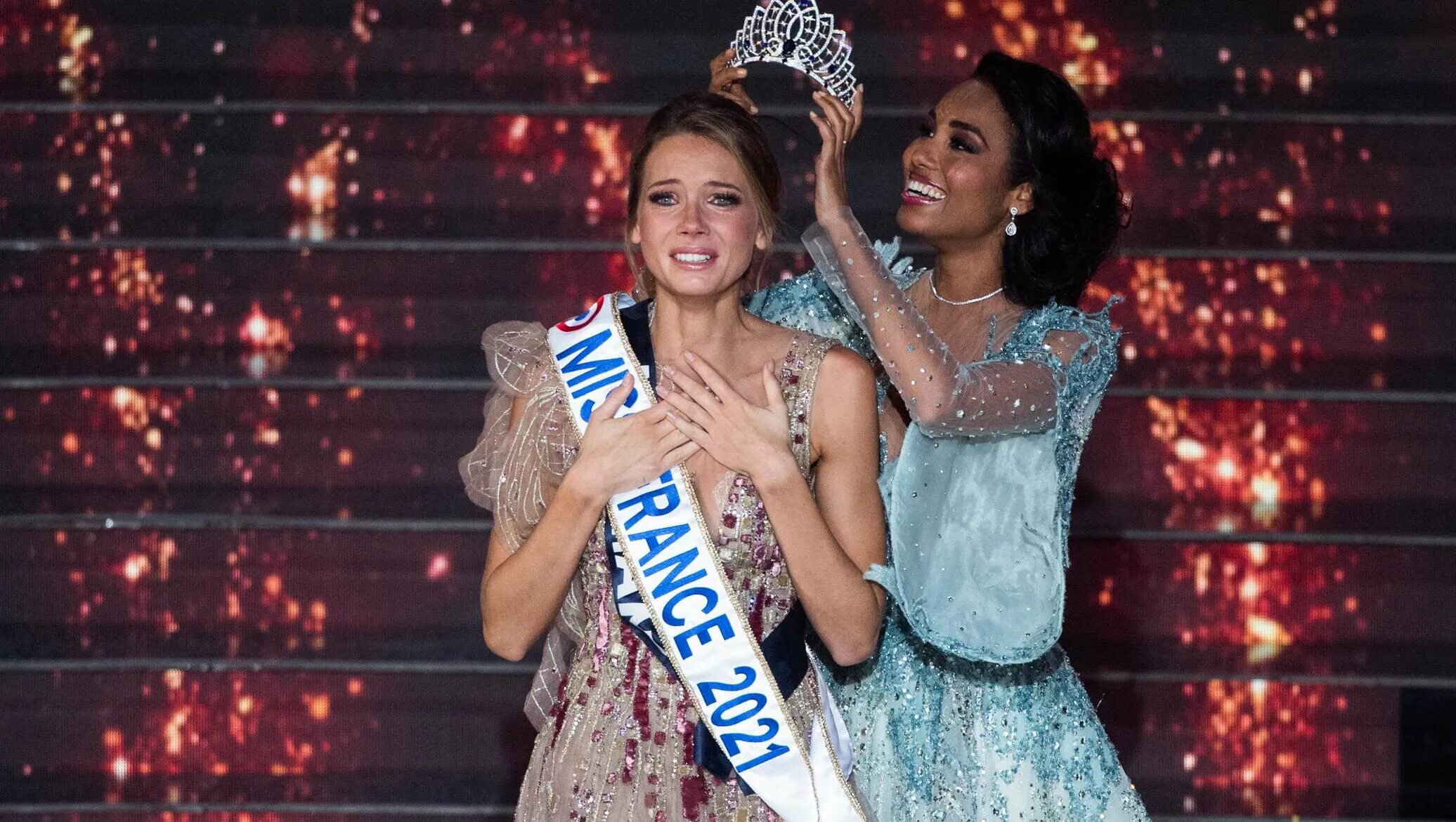 Мисс вселенная 1996. Конкурс франция. Девушки конкурса красоты во франции. Конкурс красоты мисс франция. Франция конкурс красоты.