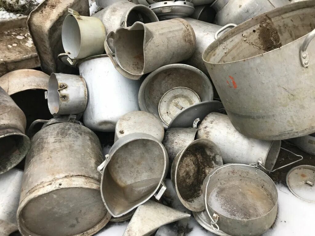 алюминий пищевой лом. сдать металл алюминий. лом алюминиевого профиля ад31. металлический алюминий. сдать металл алюминий.