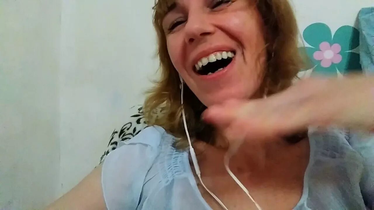 Тачку а мне дарят колготки. Мс кисуля колготки. мс кисуля хочу тачку. mc кисуля колготки. мс кисуля хочу тачку а мне дарят колготки.