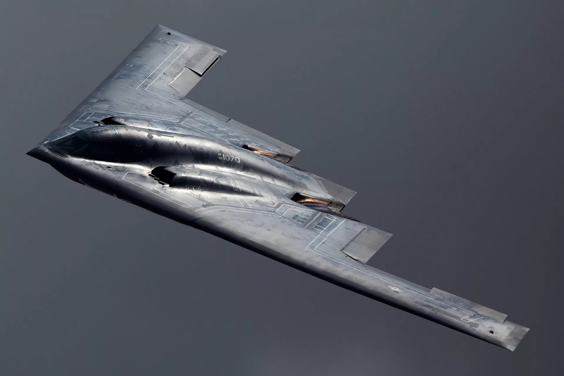 B 2 spirit характеристики. Стелс-бомбардировщик b-2. B-2 Spirit: стелс-бомбардировщик. Самолет b-2 Spirit Stealth Bomber. Northrop Grumman b-2 Spirit.