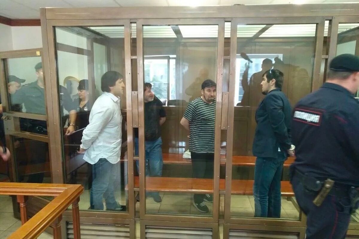 Опг москвы. Суд магомедвалиев рабадан. опг шараповские дагестан. шараповская опг. в зале суда.
