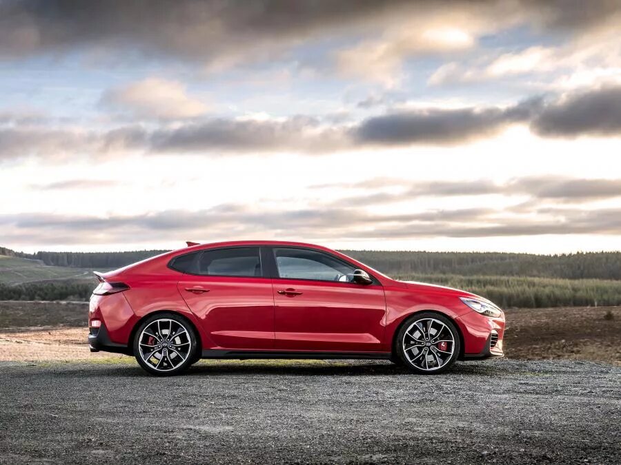 2019 года быстро. Hyundai i30 fastback. новый hyundai i30 fastback. hyundai i30 2019. hyundai i30 fastback 2019.