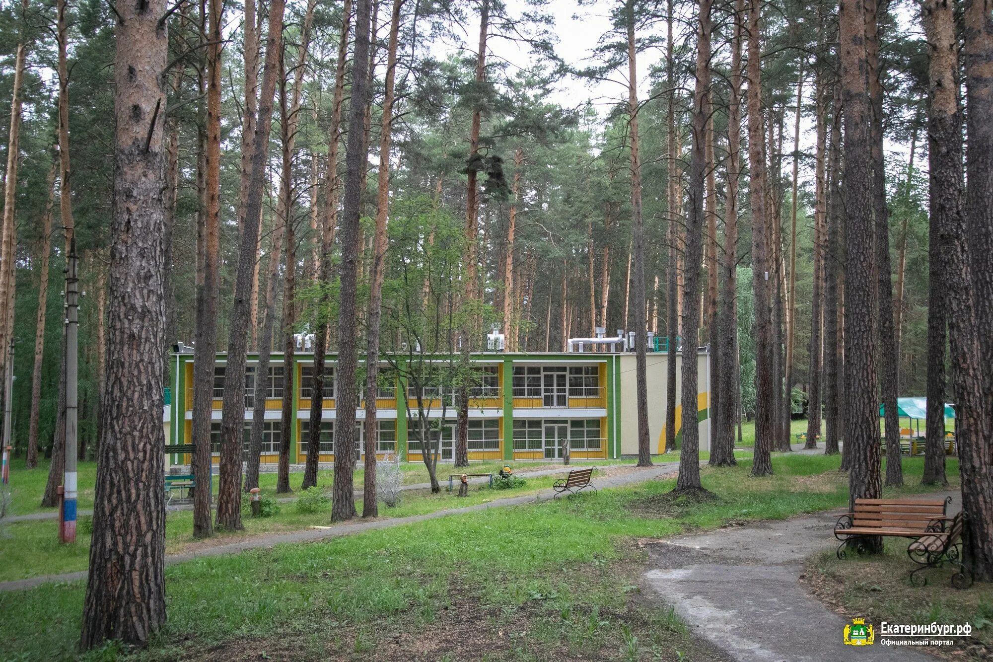 Детский загородный лагерь екатеринбург. Уральские Самоцветы лагерь Екатеринбург. Лагерь Уральские Самоцветы Екатеринбург 2021. Уральские Самоцветы лагерь Сысерть. Загородный лагерь Уральские Самоцветы Свердловская область.