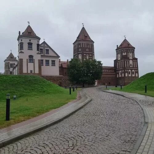 Отель Мирский замок в Белоруссии. Замок ветров фото.