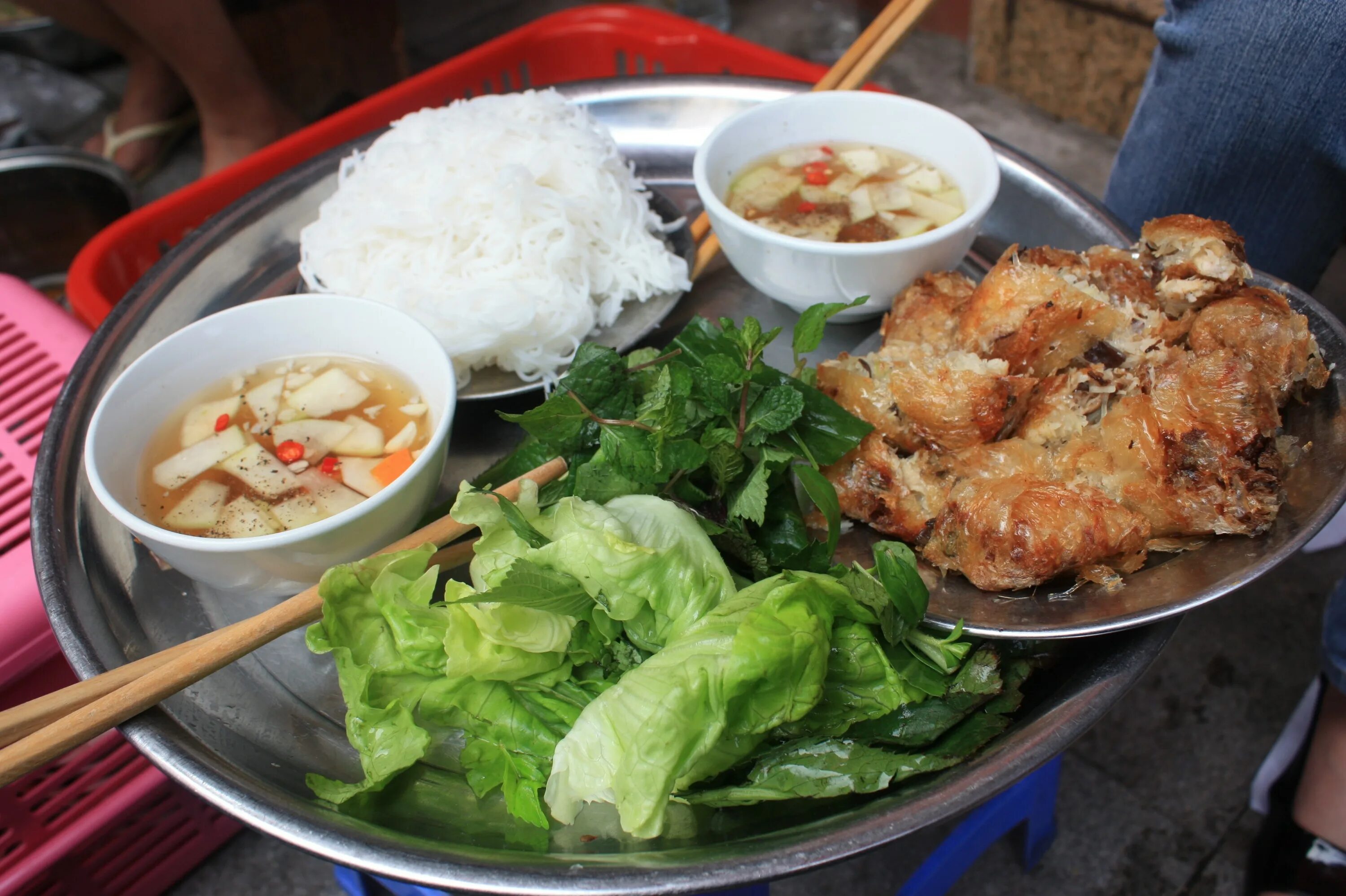 Вьетнам еда Национальная. Вьетнам Нячанг еда. Традиционное вьетнамское блюдо. Вьетнамская кухня национальные блюда.