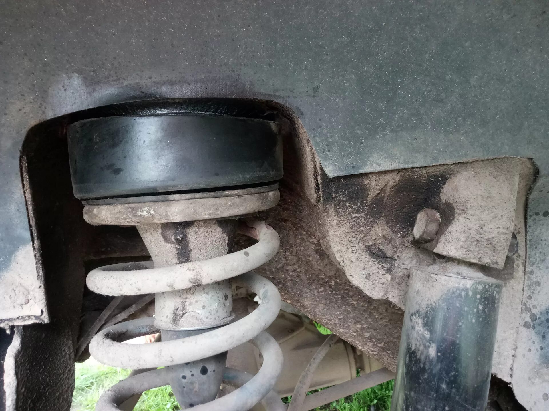 Проставки пружин нива шевроле. Под пружины нива шевроле. Проставки под передние пружины шевроле нива. Задние пружины нива шевроле. Проставки пружин нива 2121.