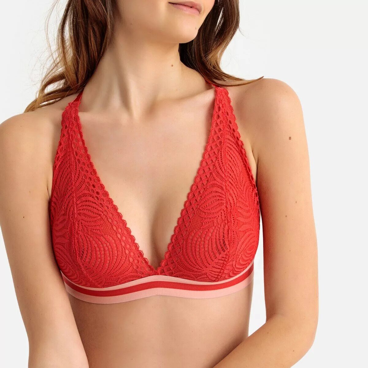 Кельвин кляйн женские трусы и лифчик. Треугольный лифчик. Бюстгальтер с треугольными чашечками. Треугольный бюстгальтер. Треугольный лифчик.