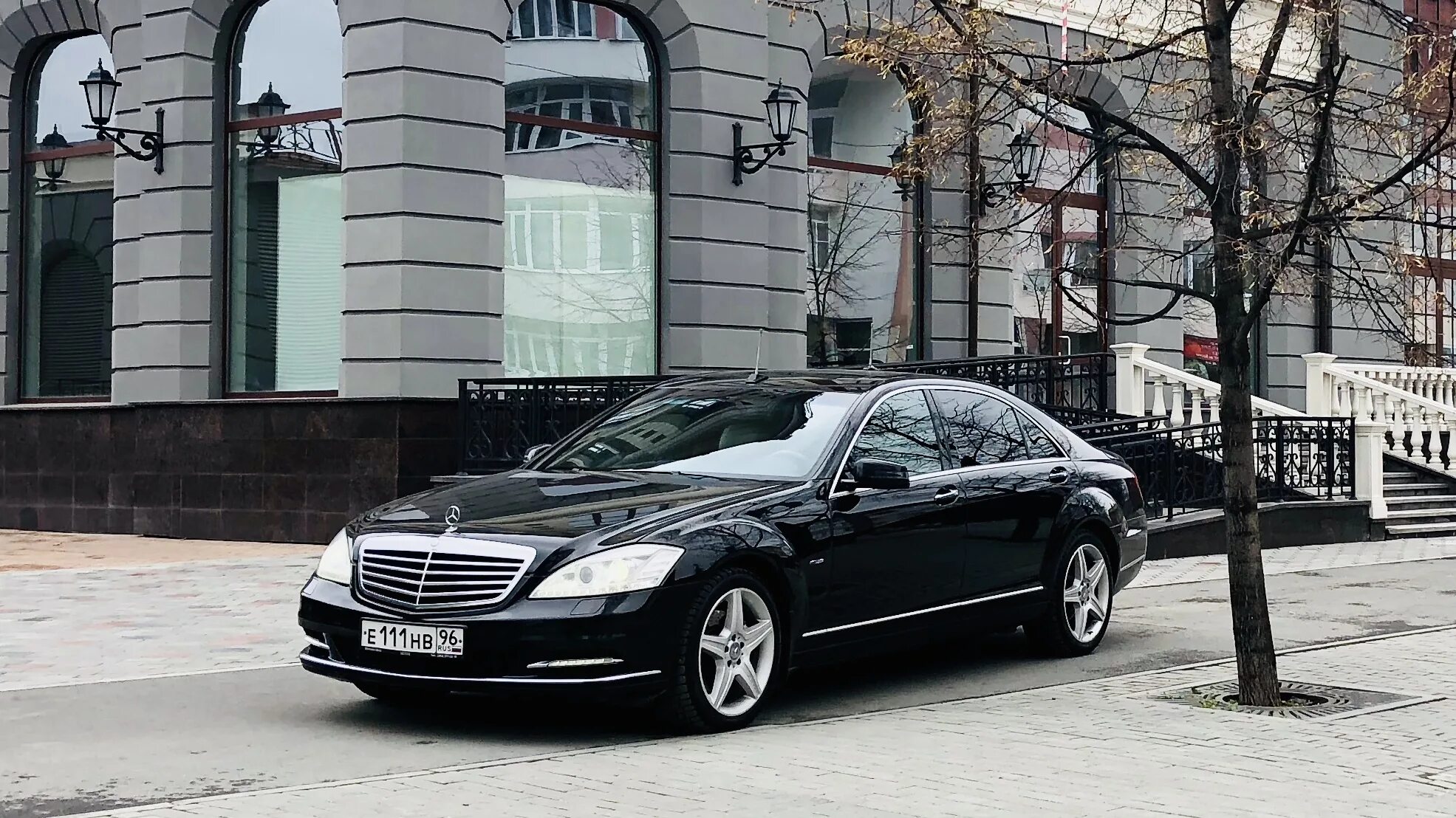 S class с водителем. Вип авто. S-class Москва. Мерс вип класса.