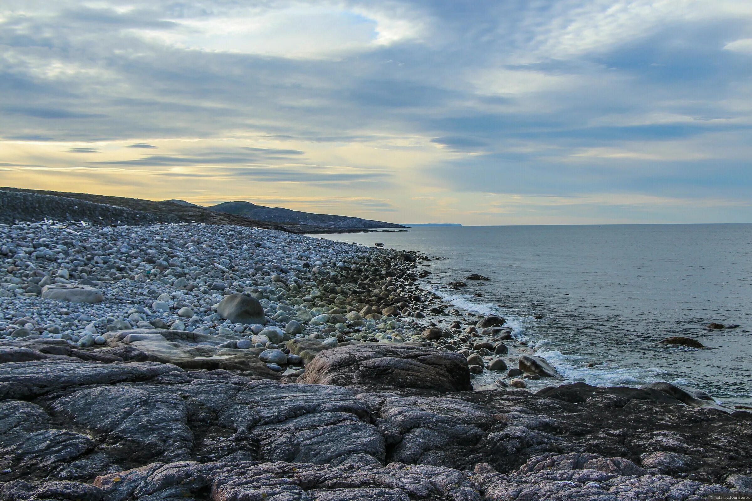 Кольский полуостров баренцево море. Берег баренцева моря. Баренцево море зеленогорск. Происхождение названия баренцево море. Баренцево море география 8 класс.