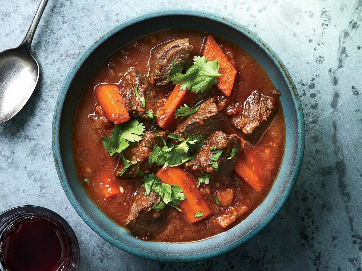 Бо КХО суп. Hearty Beef Stew. Мясной суп. Говядина для супа.