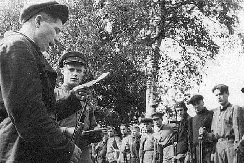 Командир партизанского отряда шеф михаил павлович. Управляющие партизанами. Партизаны орловской области. Партизанские отряды 1941. Партизанские отряды на смоленщине 1941-1945.