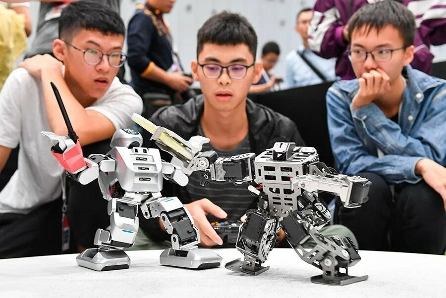 Дисциплина робототехника. Робот. Робототехника. Робототехника соревнования. Китайские роботы.