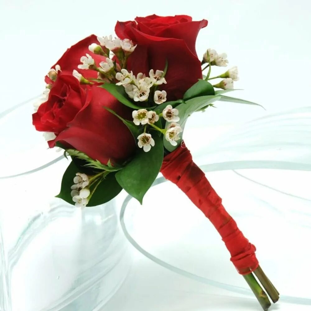 Маленький букет цветов из роз. Букет невесты. Свадебный букет для невесты красные розы. Букет невесты в красных тонах. Букет невесты из красных роз.