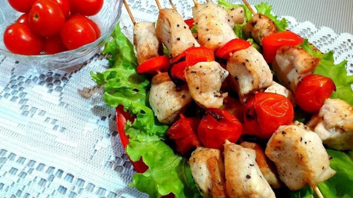 Шашлык из куриного филе в духовке. Курица на шпажках с овощами. куриные шашлычки на шпажках в духовке. курица на шпажках в духовке с овощами. куриные шашлычки на шпажках в духовке с овощами.