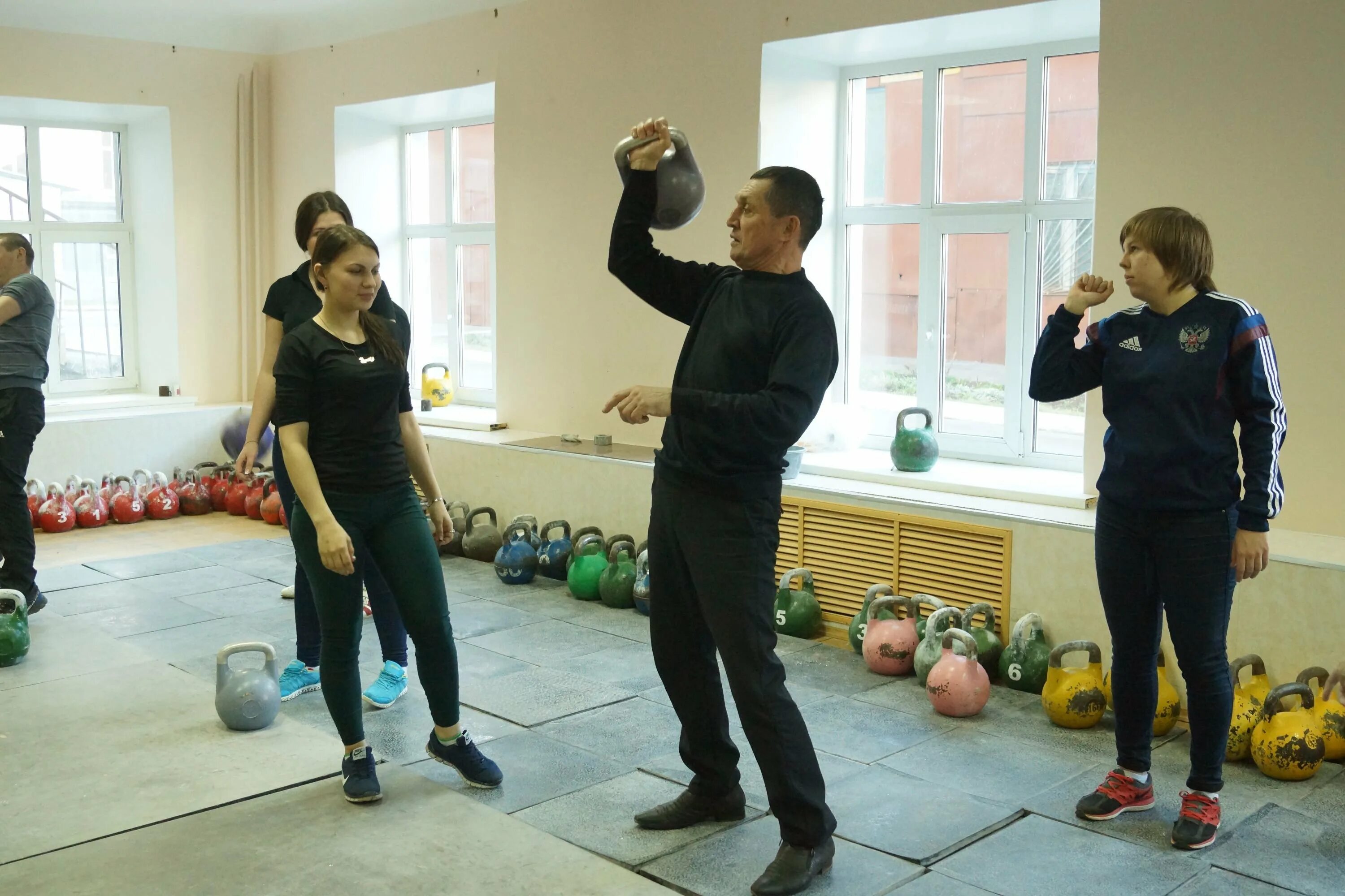 прошло соревнование по гиревому спорту