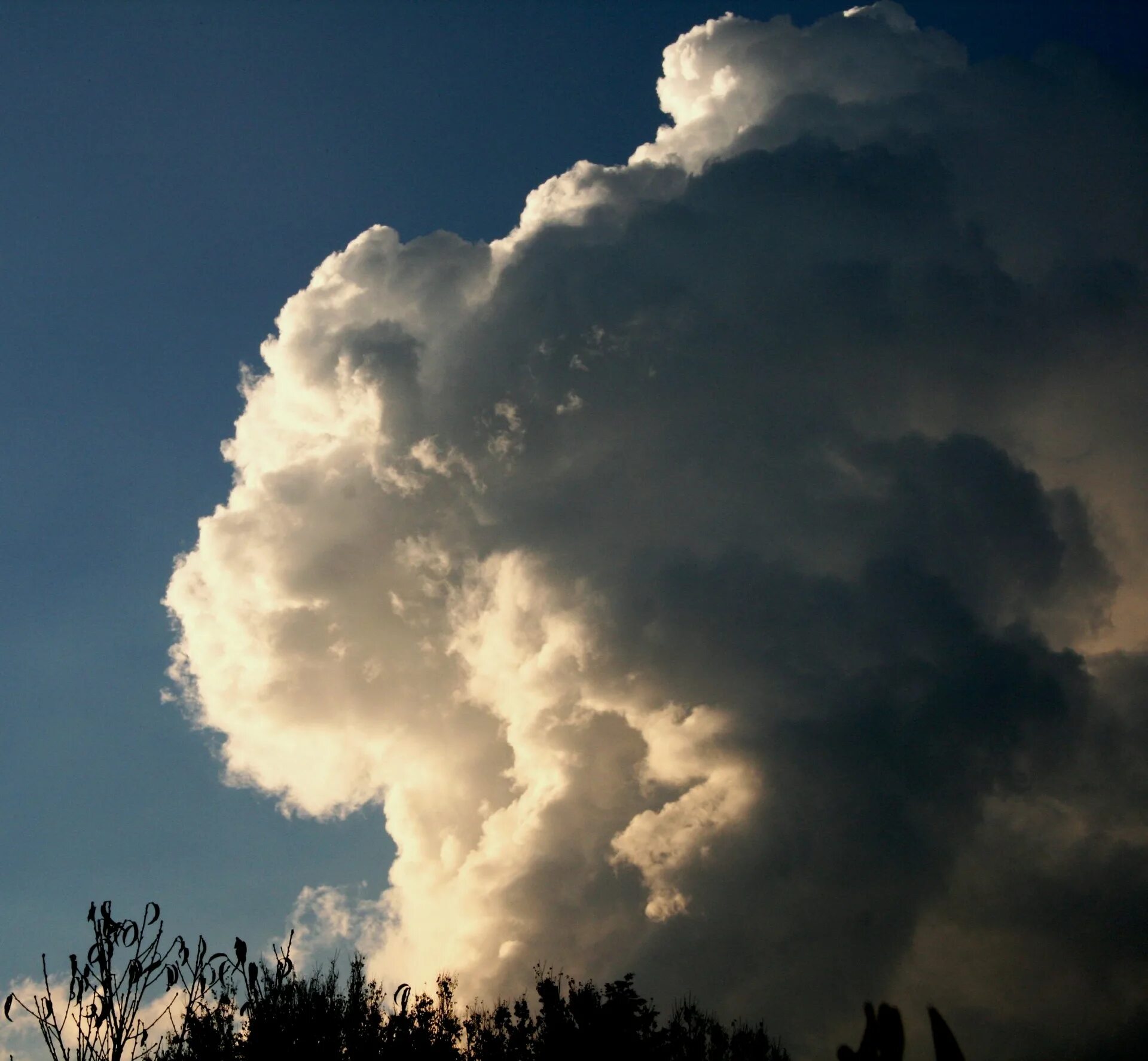 Big clouds. Кучевые дождевые облака. Кучево-дождевые облака облака. Кучева дождевые облака. Кучеряво дождистые облака.