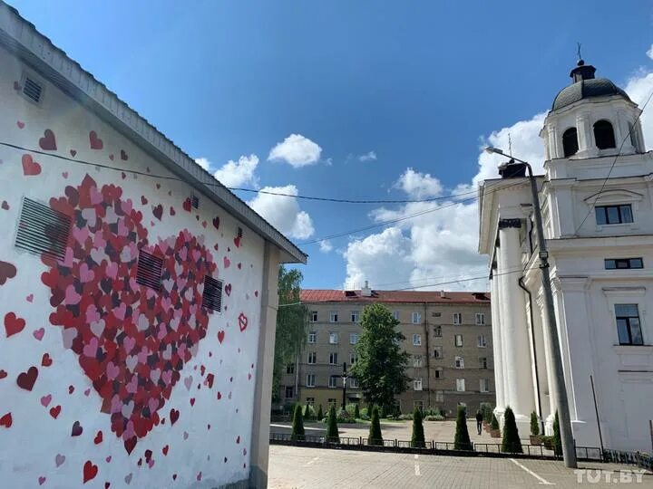 Могилев исторический центр. Художник из Могилева. Могилёв Беларусь Раскрашенные дома. Дом культур бронь. Art doma ru