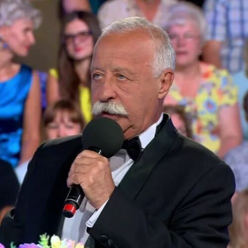 Якубович поле чудес 2022. Полечудеслянидякубович. Ведущие поле чудес. Полечудеслянидякубович. Якубович поле чудес.