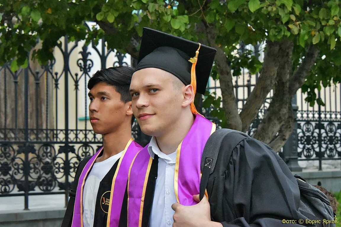 Магистрант урфу выпускной. Кого можно назвать известным выпускником урфу. Выпускники урфу. Выпускной урфу 2021. Престижный вуз.