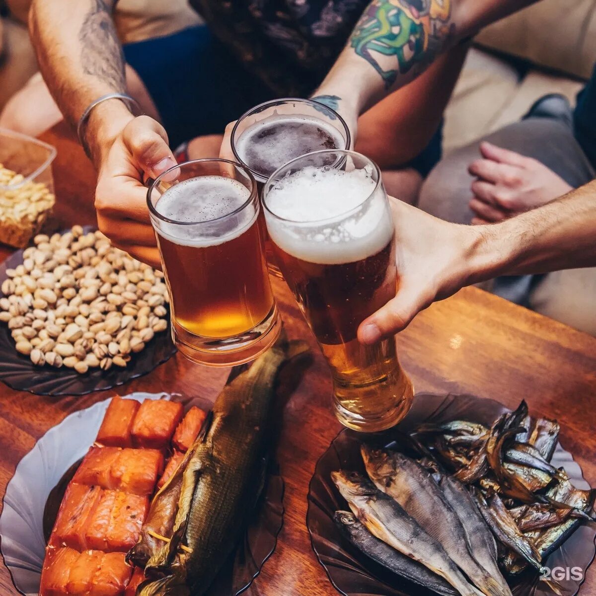 рыбу в пятницу едят. морепродукты прилавок. закуски к водке. сто с закуской и выпивкой. рыбный день.