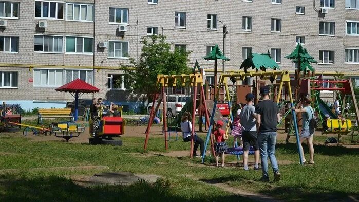 Где можно в можге. Оптовая база можга. Город можга удмуртская республика. Здание рынка можга. Директор срцн можга.