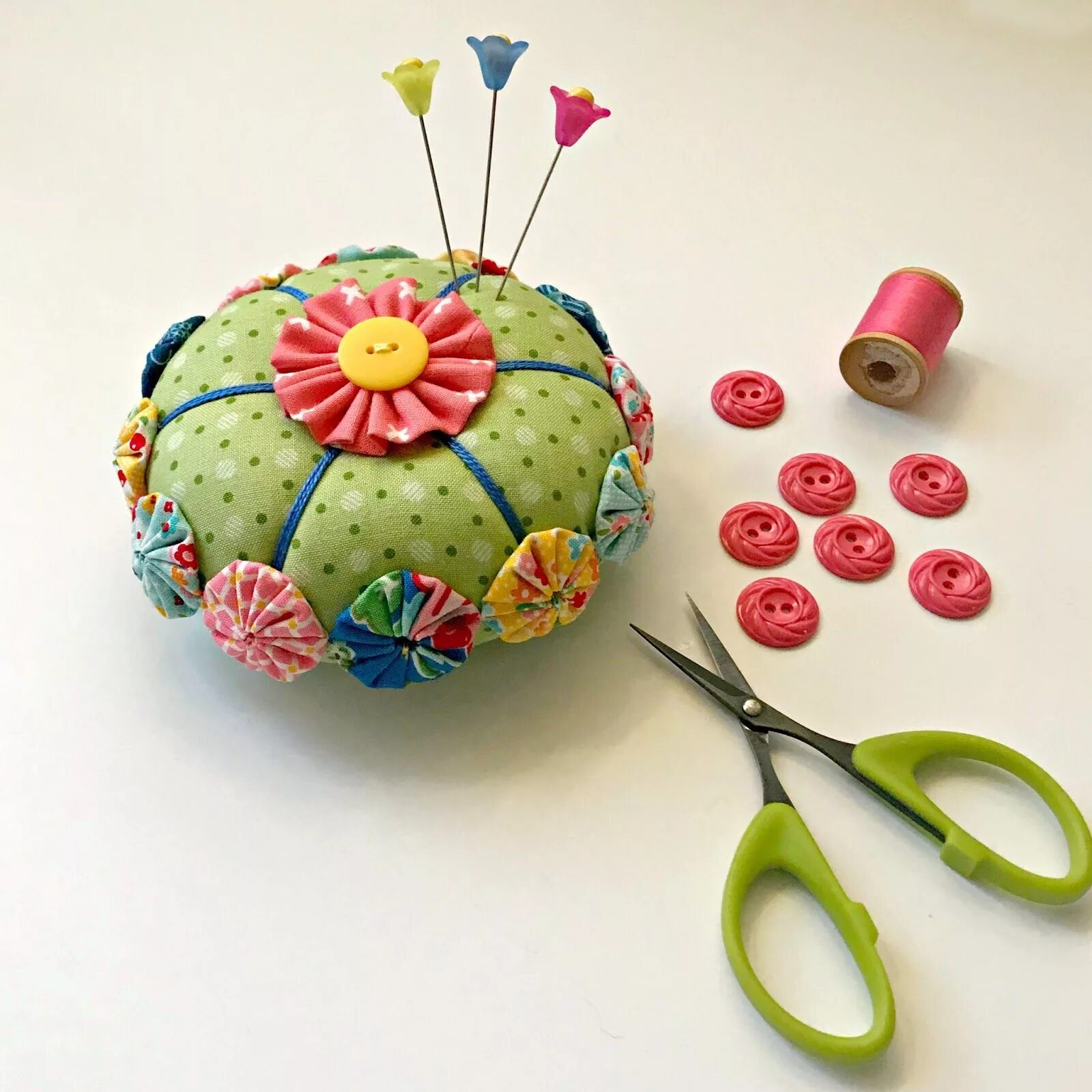 поделки из ниток своими руками. рукоделие из пряжи. коврики своими руками. игольница из баночки. креативные поделки своими руками.