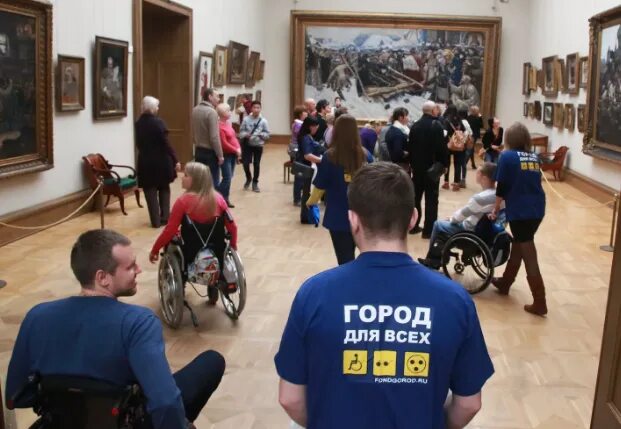 Доступный музей. Третьяковская галерея для инвалидов колясочников. Инвалиды в музее. Музеи для людей с ограниченными возможностями. Эрмитаж для людей с ограниченными возможностями.