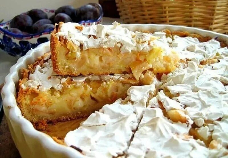Яблочный пирог быстро и вкусно. Цветаевский яблочный пирог классический юлия высоцкая. яблочный пирог с кремом. шарлотка с кремом. яблочный пирог на сметане.