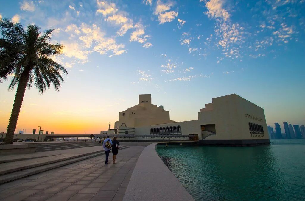 Qatar museum. Музей Исламского искусства Катар. Филармония в Дохе. Страна Катар музей Ислама. Музей Исламского искусства группа сайт, Доха Катар, 1997.