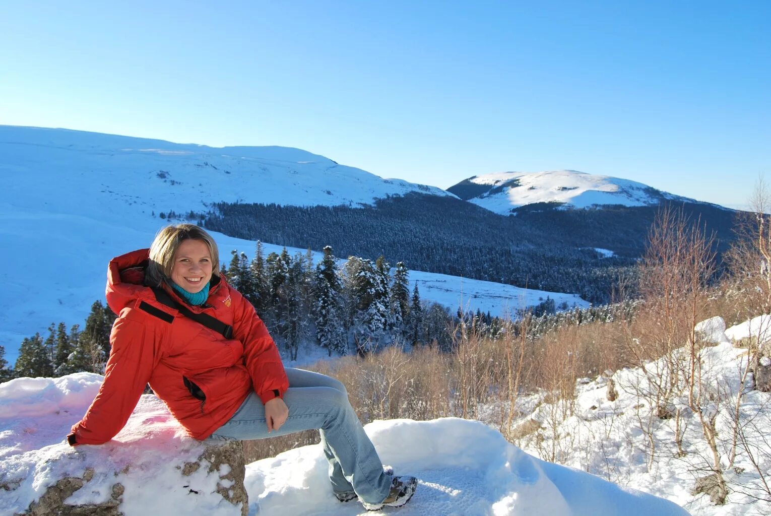 горы адыгеи лагонаки зимой. лаго-наки в адыгее покататься на ватрушках. туры в январе в адыгею. плато лаго-наки адыгея зима. плато лаго-наки хаджохская теснина.