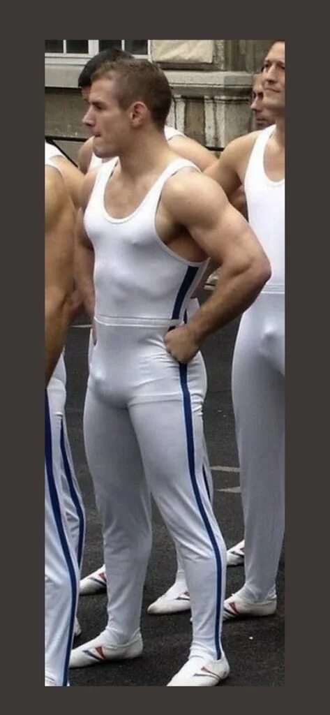 Perfect dick. Дэвид Оуэн bulge. Грек big bulge. Даниель редкльфильд в спортивках.