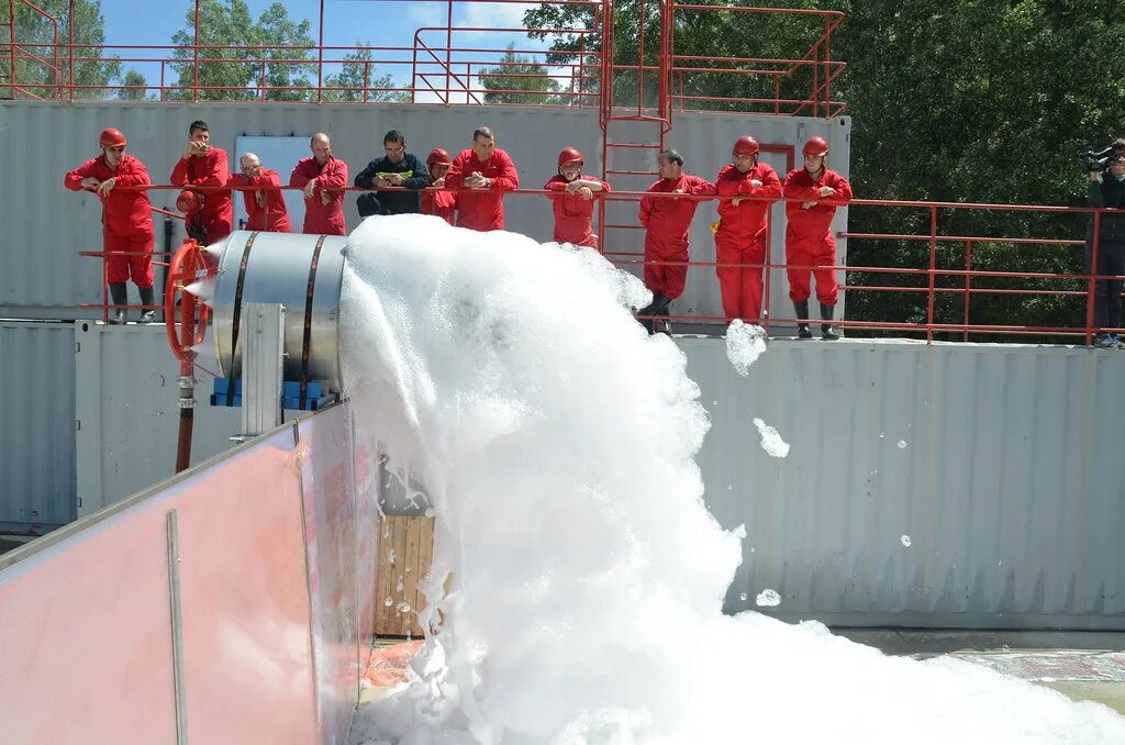 Система пожаротушения впл на подводной лодке. Ansul система пожаротушения. Пожаротушения лох. Система пожаротушения подкапотного пространства. Лодочная объёмная химическая система пожаротушения.