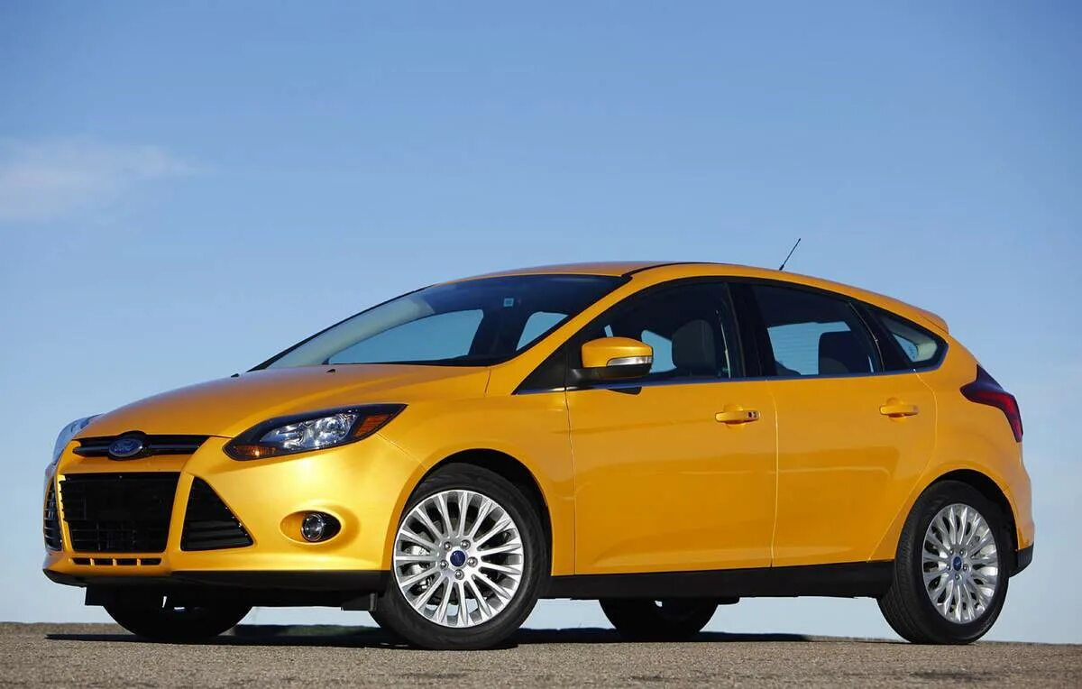 Автомобиль форд хэтчбек. Ford Focus 2012. Ford Focus 2012 хэтчбек. Форд фокус 3 хэтчбек. Ford Focus 2012 седан.