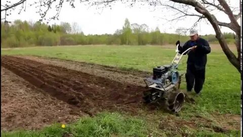 Вспашка плугом видео