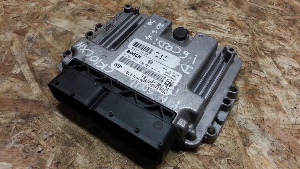 Блок регулятора напряжения магнитолы киа соул 1. Блок цилиндров киа соул дизель. Эбу киа соул. 1504506 предохранителей. Блок соул.