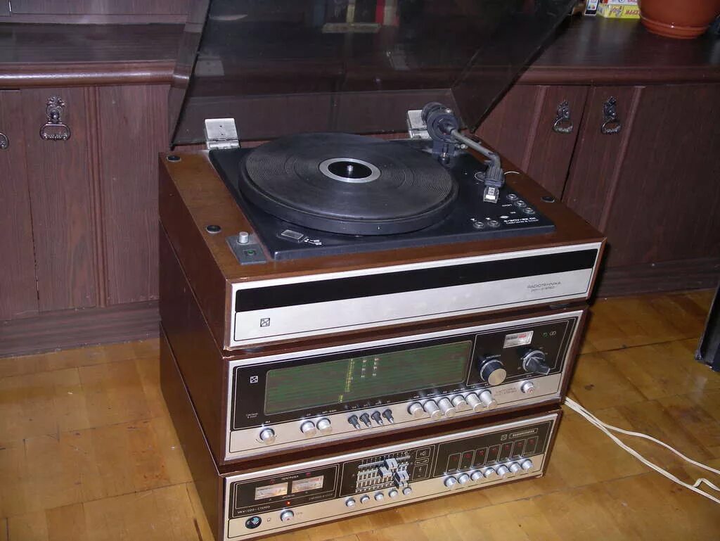 радиотехника 3. колонки rigonda-simfonija. радиотехника 3. симфония 003 стереофоническая радиола. S90d radiotehnika.