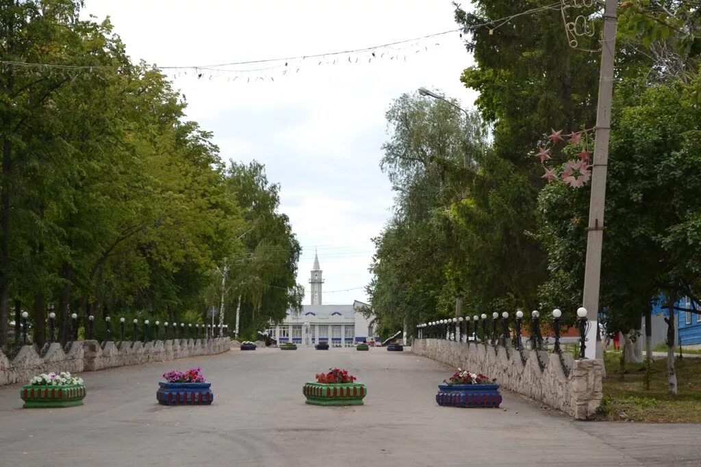 Старинные здания в мамадыше. Мамадыш памятник советская улица. Мамадыш набережная. Улицы мамадыша. Краеведческий музей советская улица 12 мамадыш татарстан.
