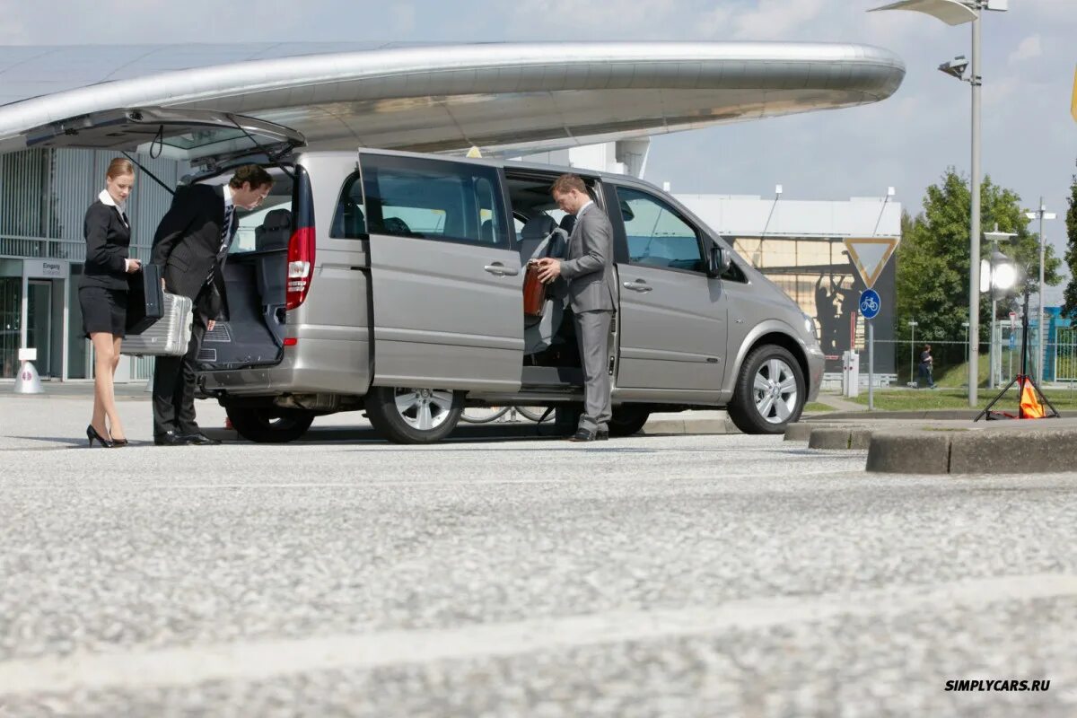 Фото трансфер. Мерседес Вито аэропорт. Mercedes Vito Airport transfer. Мерседес Виано. Трансфер аэропорт Виано.