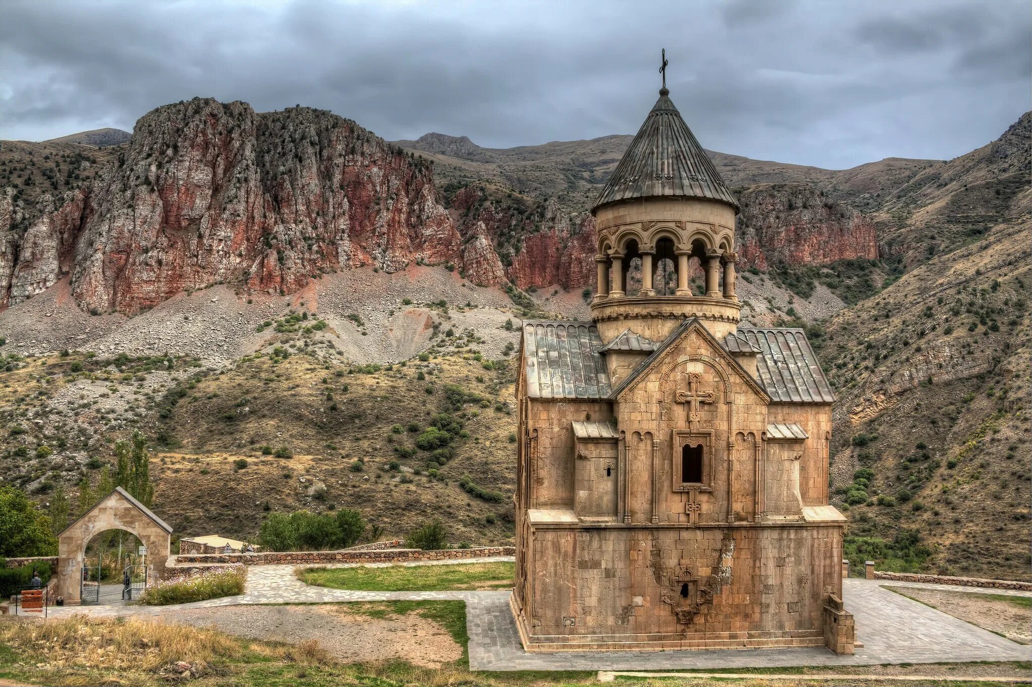 Армянская старинная. Храм Нораванк в Армении. Монастырский комплекс Нораванк. Монастырский комплекс "Татев". Ереван монастырь Нораванк.