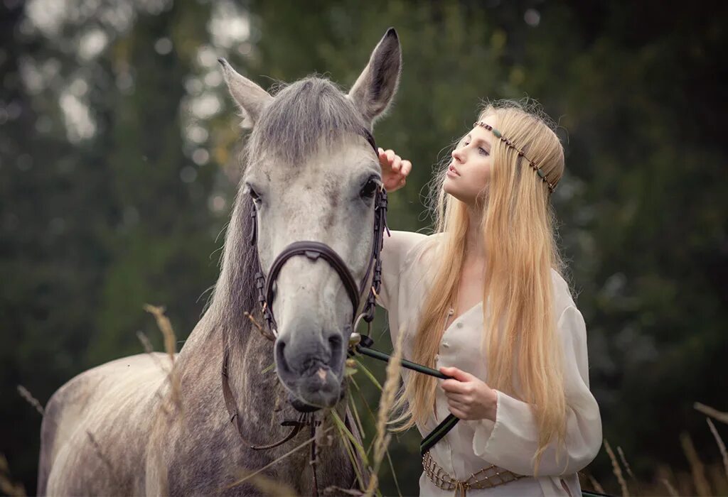 Фотосессия с лошадьми. Девушка с лошадью. Фотосессия с лошадьми образы. Пародия красавицы