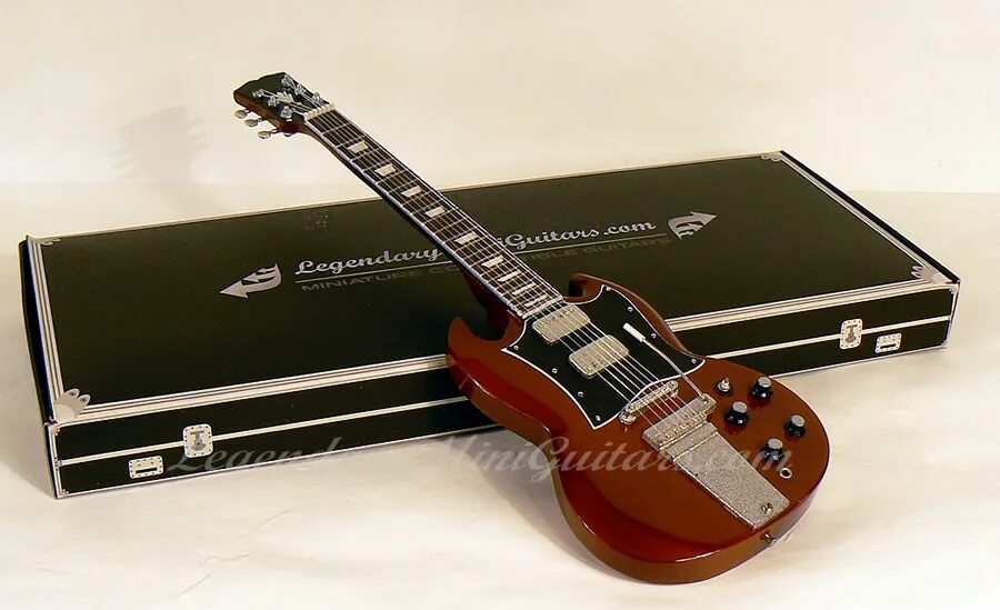 Angus young с гитарой. Гитара AC DC. Гитара Legendary. Mini Guitar Compact CST-60s.
