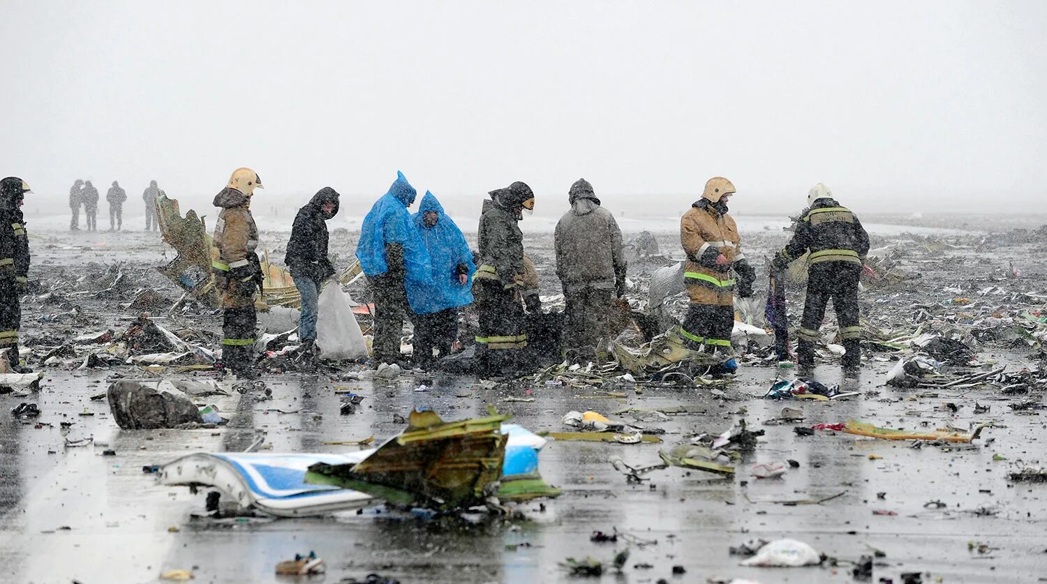 Боинг 737 ростов на дону катастрофа. Упал самолет в ростове на дону. Упал самолет в ростове на дону. Упал самолет в ростове на дону. Авиакатастрофа боинг 737 ростов на дону.