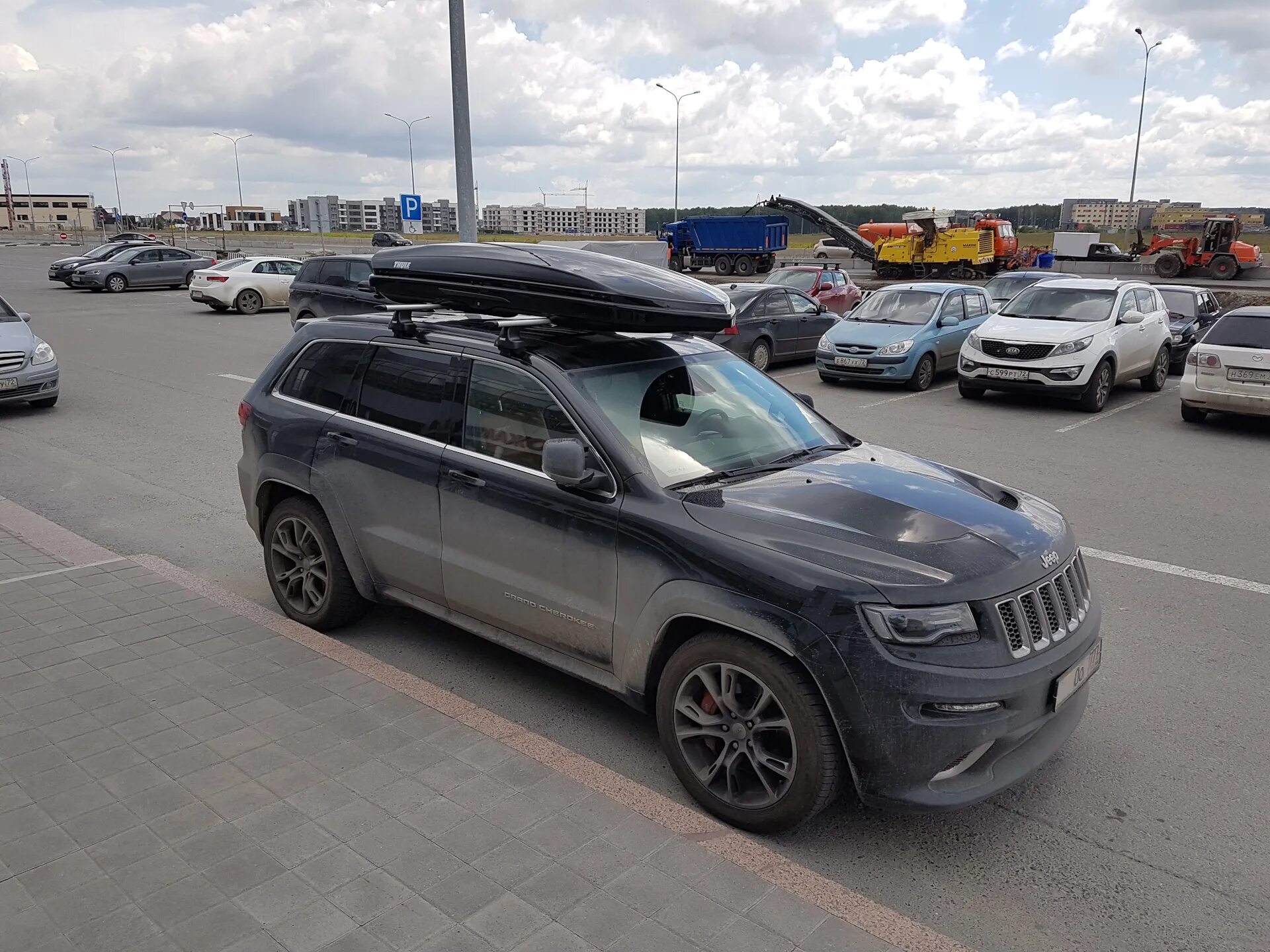 Thule dynamic. Thule Dynamic 900. Thule Dynamic l 900. Бокс на крышу Jeep Grand Cherokee wk2. Бокс на крышу джип Гранд Чероки wk2.