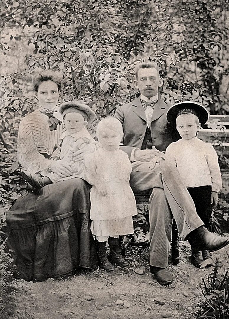 Семья блохиных. Монахиня амвросия оберучева. из семейного архива. семейный архив фото. семья ждановых.