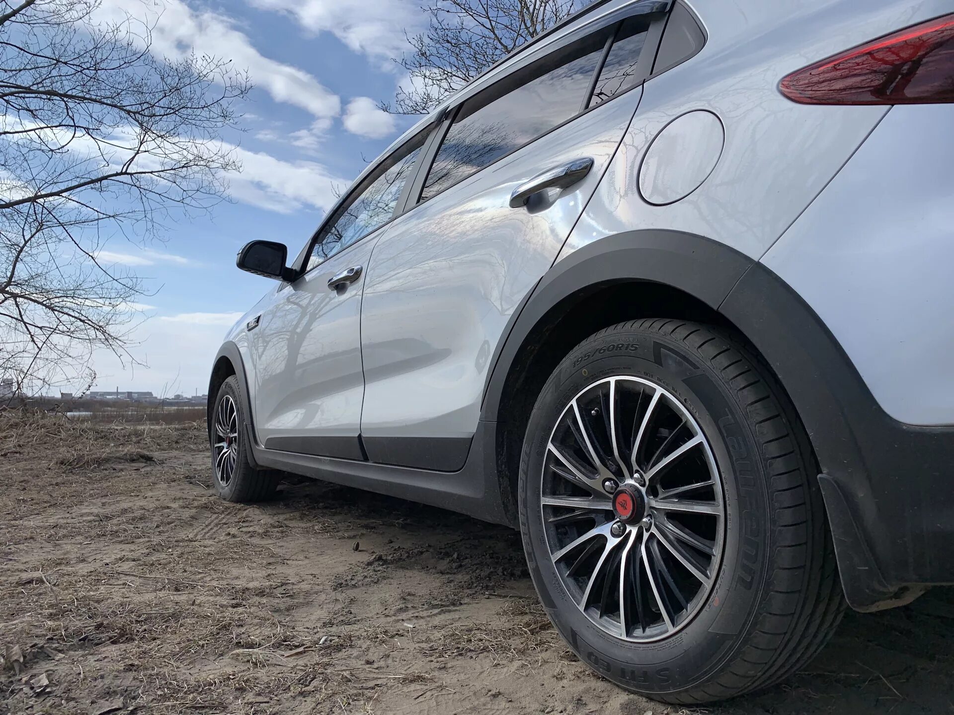 Киа рио резина лето. Kia Rio x line r16. Kia Rio x-line 205/55 r16. 205/55 R16 Kia Rio x. Kia Rio x-line r15.